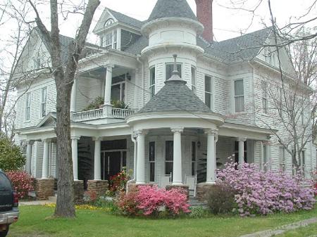 1890 Victorian: Queen Anne photo